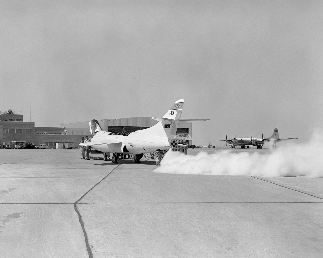 D558-2 #143 LOX jettison with P2BS in background