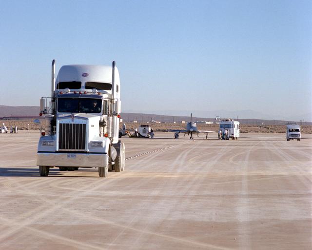 X-34 and HSTV tow vehicle on lakebed prior to tow test