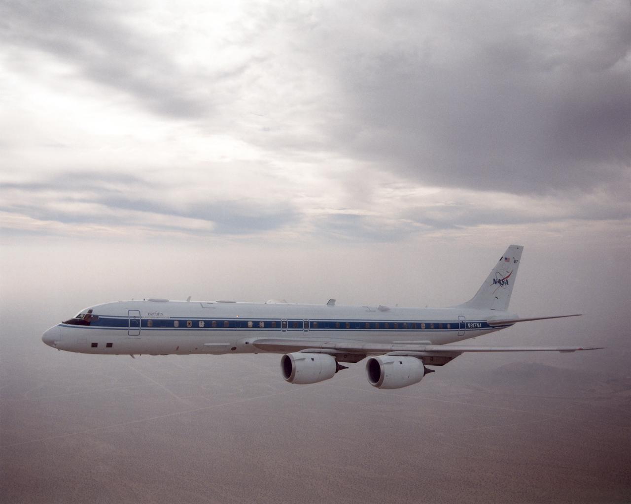 DC-8 returning from AFWEX deployment showing AeroSAPIENT Ku-band antennas
