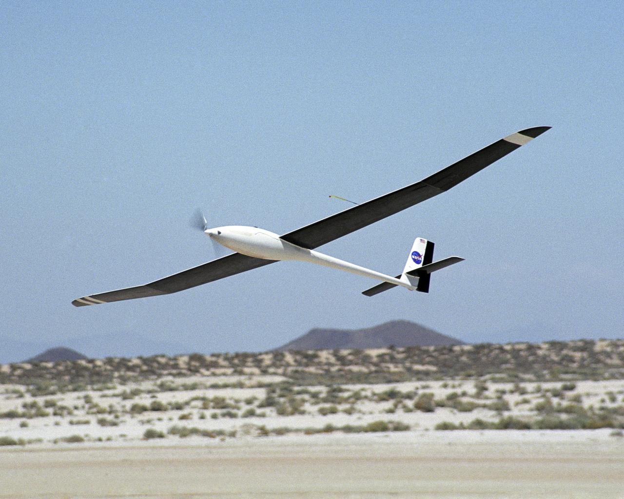 A NASA remote-controlled model motorized sailplane lies over Rogers Dry Lake to test the theory that catching heat thermals extends flight time for small UAVs.
