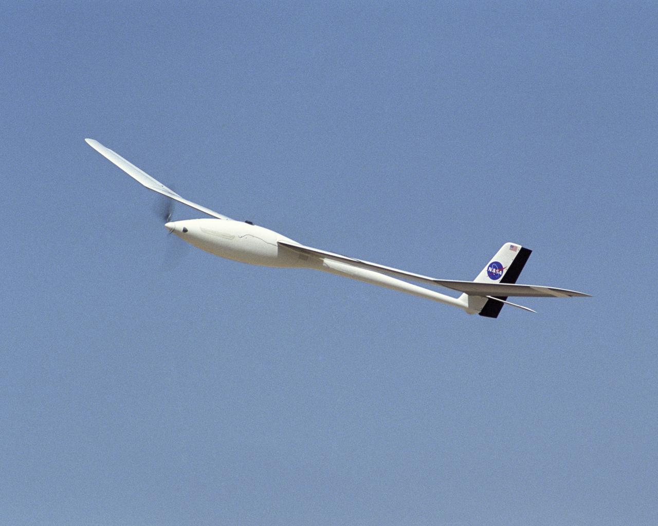 A NASA model motorized sailplane catches a thermal during one of 17 flights to demonstrate that updrafts can extend flight time and save energy for small UAVs.