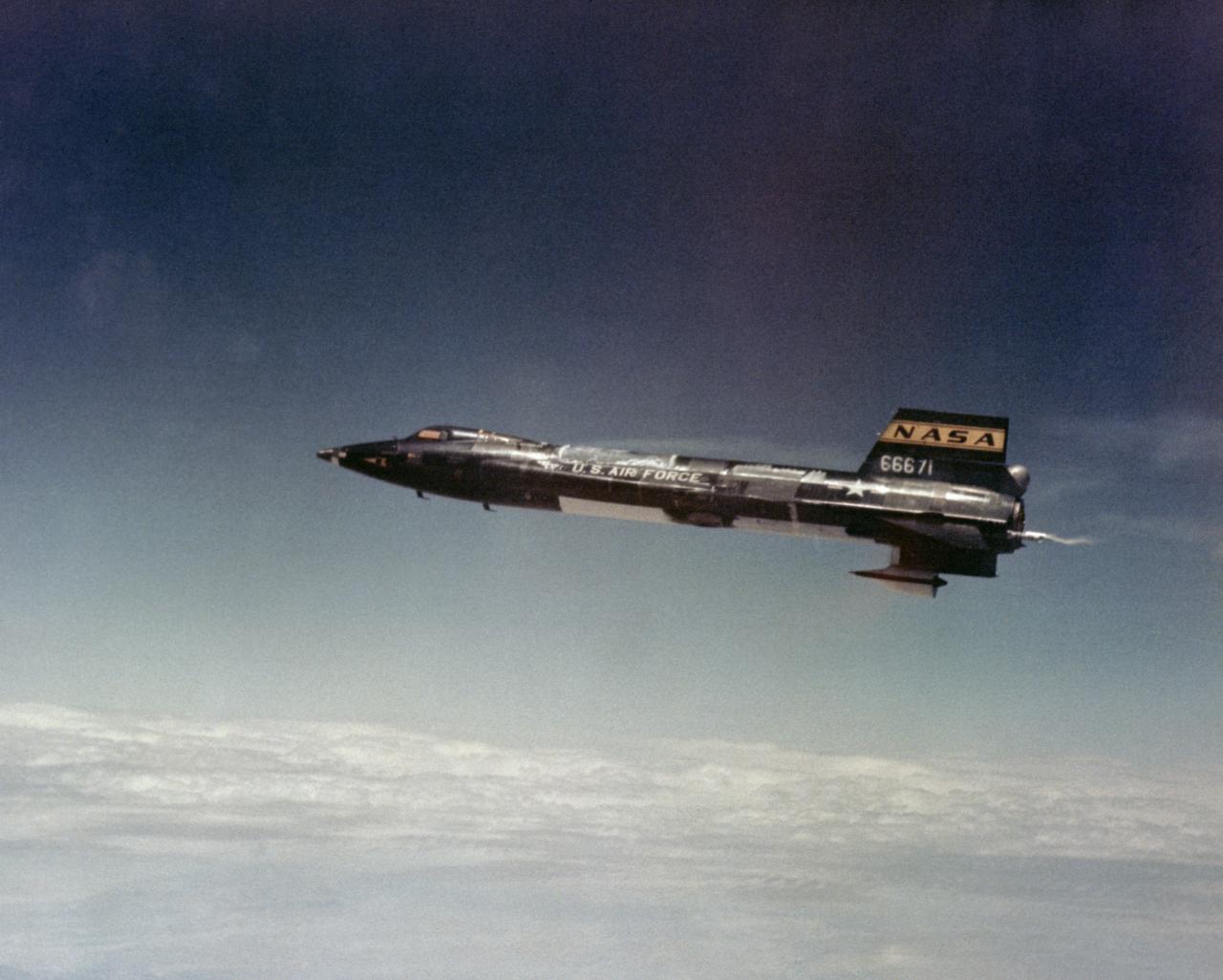 X-15A-2 in flight. First flight wih dummy ramjet attached. Flt. 2-51-92, Pete Knight-pilot.  8 May 67