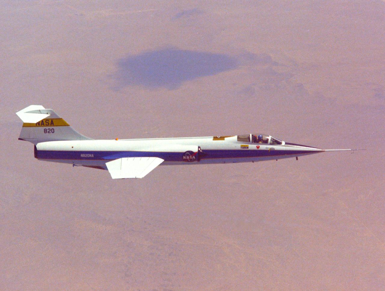 F-104A #820 in flight 8/23/71 NASA DFRC EC71-2811