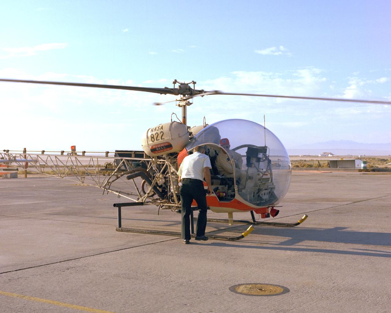 Don Mallick in Bell 47 #822 (N822NA)