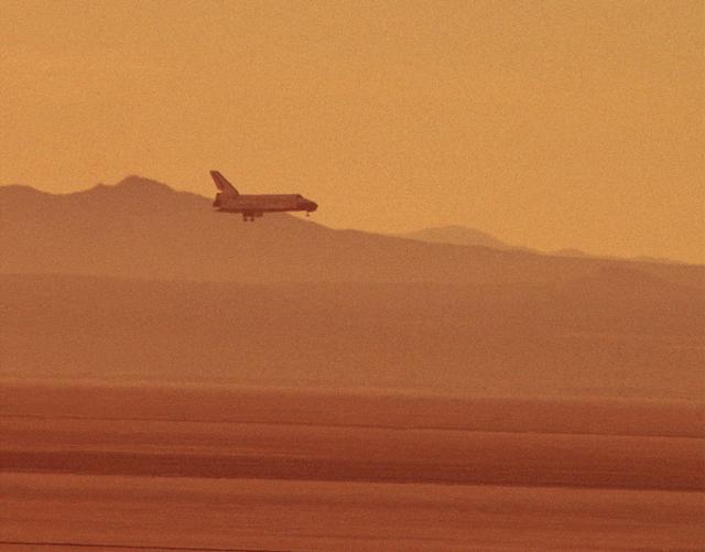 NASA image: STS-29 Landing Approach at Edwards