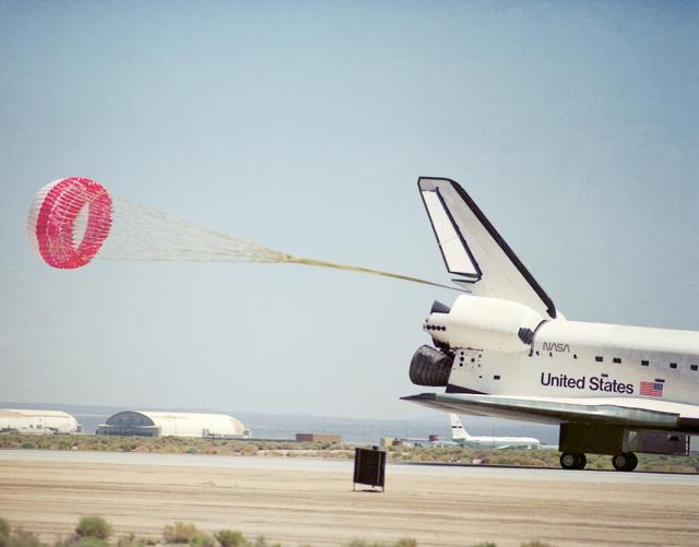 NASA image: STS-49 Landing at Edwards with First Drag Chute Landing