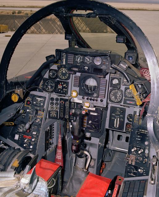 NASA image: F-14 #991 cockpit