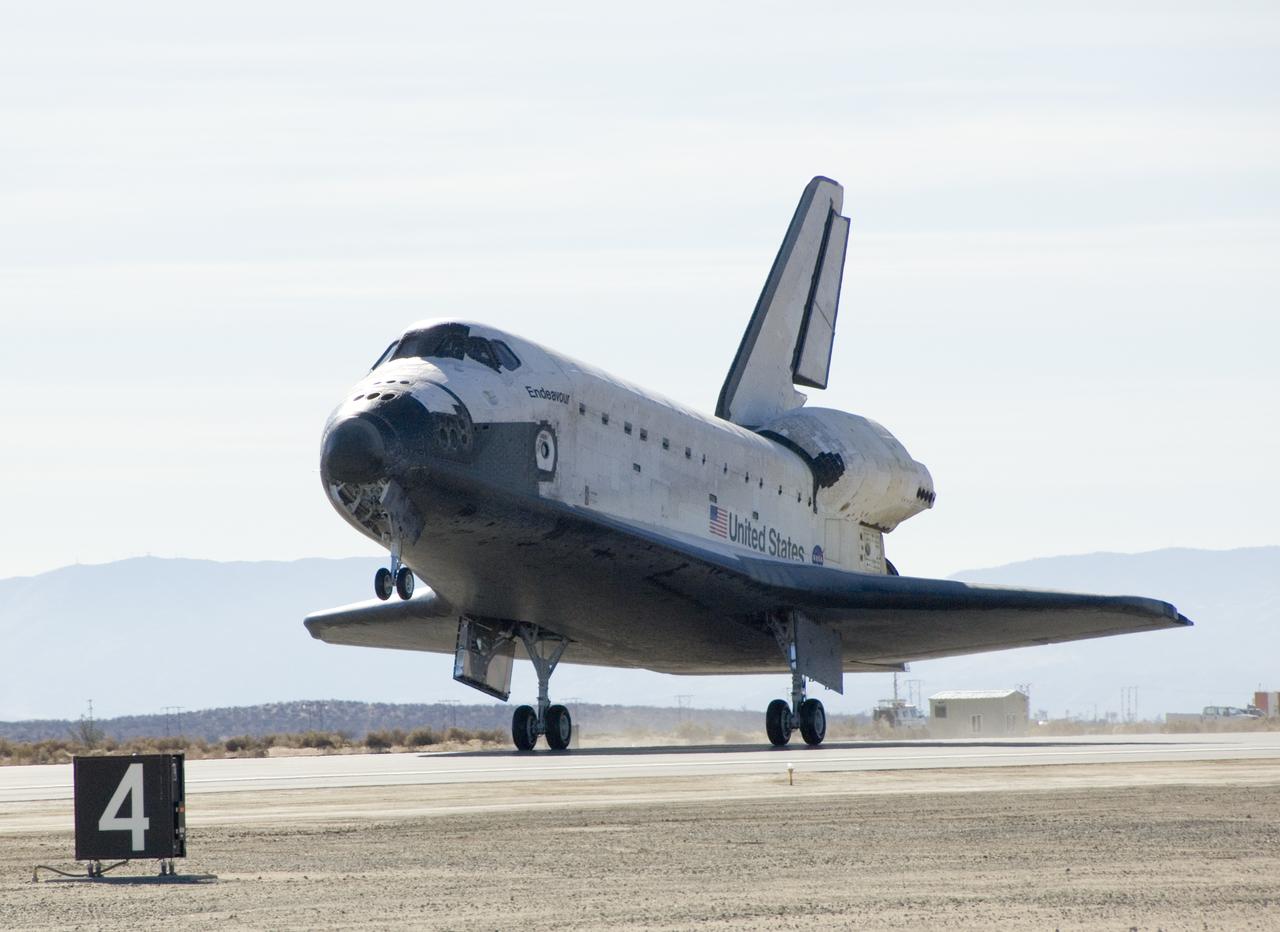 Space Shuttle Endeavour rolls out on runway 04-L at Edwards Air Force Base moments after touchdown, ending mission STS-126 to the International Space Station.