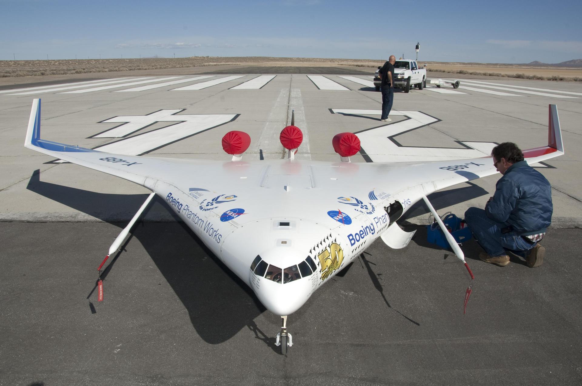 NASA Dryden engineer Gary Cosentino prepares the X-48B for flight.