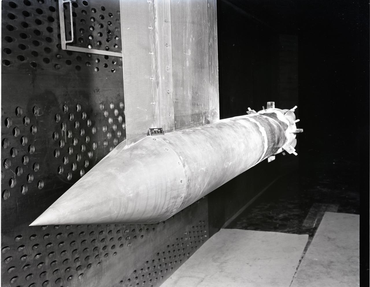 APOLLO CONFIGURATION OF SATURN MODEL IN THE 8X6-FOOT SUPERSONIC WIND TUNNEL