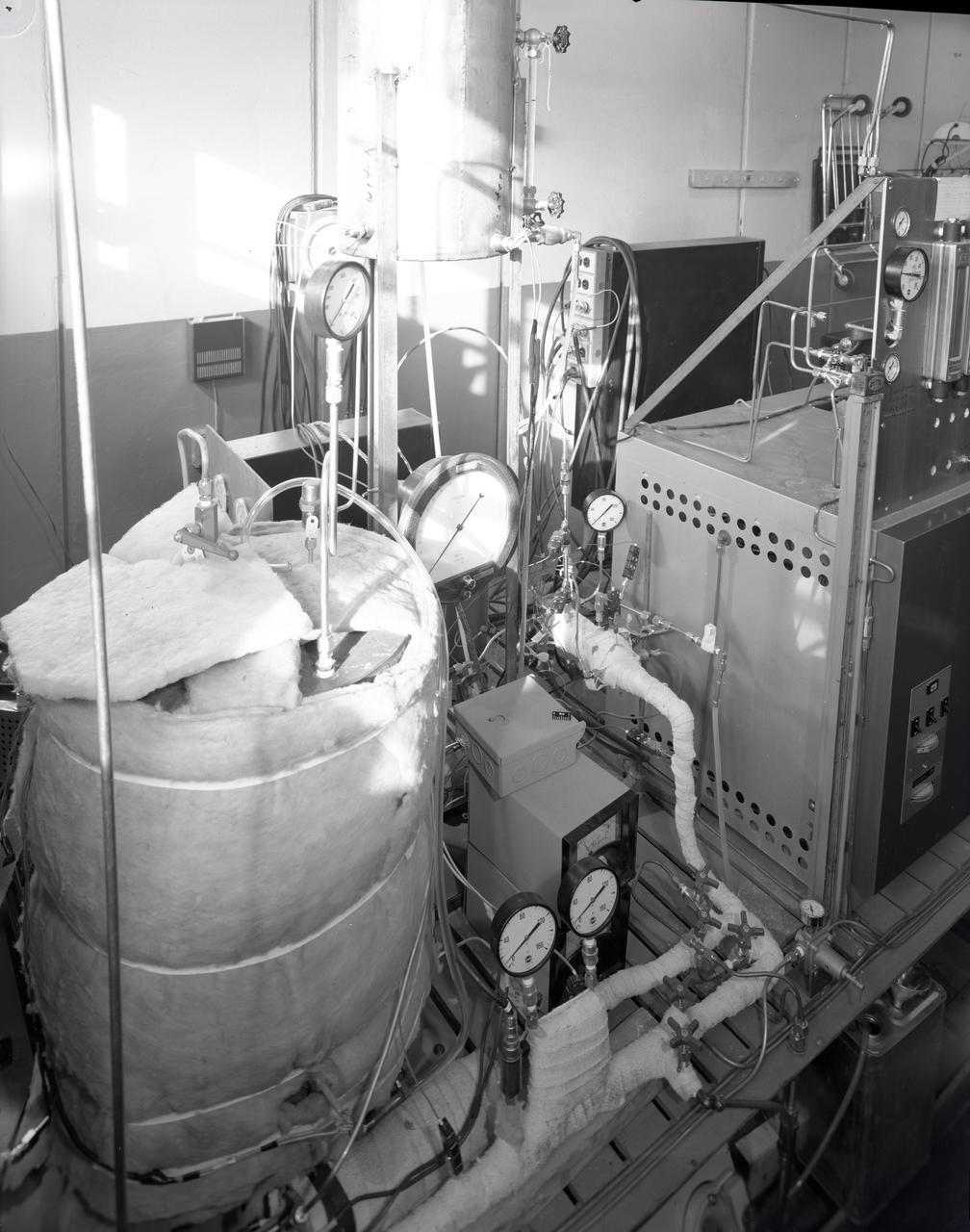 FUEL CELL CONDENSER FOR THE APOLLO SYSTEM TEST RIG