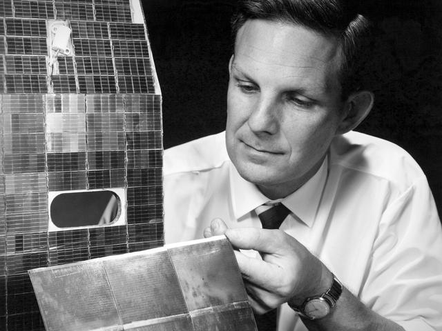 NASA image: New Thin-Film Solar Cells Compared to Normal Solar Cells