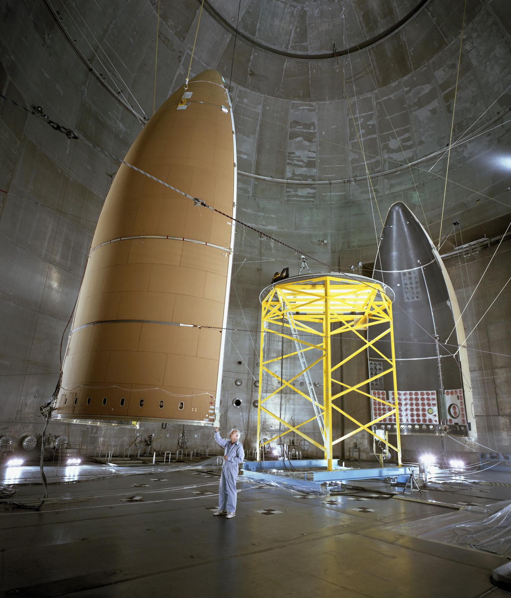 ARIANE 5 SHROUD TEST