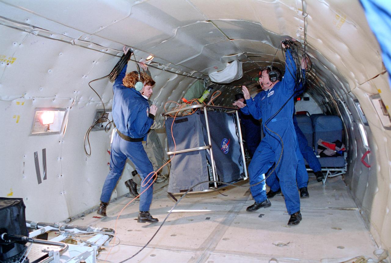 ZERO GRAVITY AIRCRAFT KC135 FLIGHTS AT LEWIS RESEARCH CENTER (Glenn Research Center)
