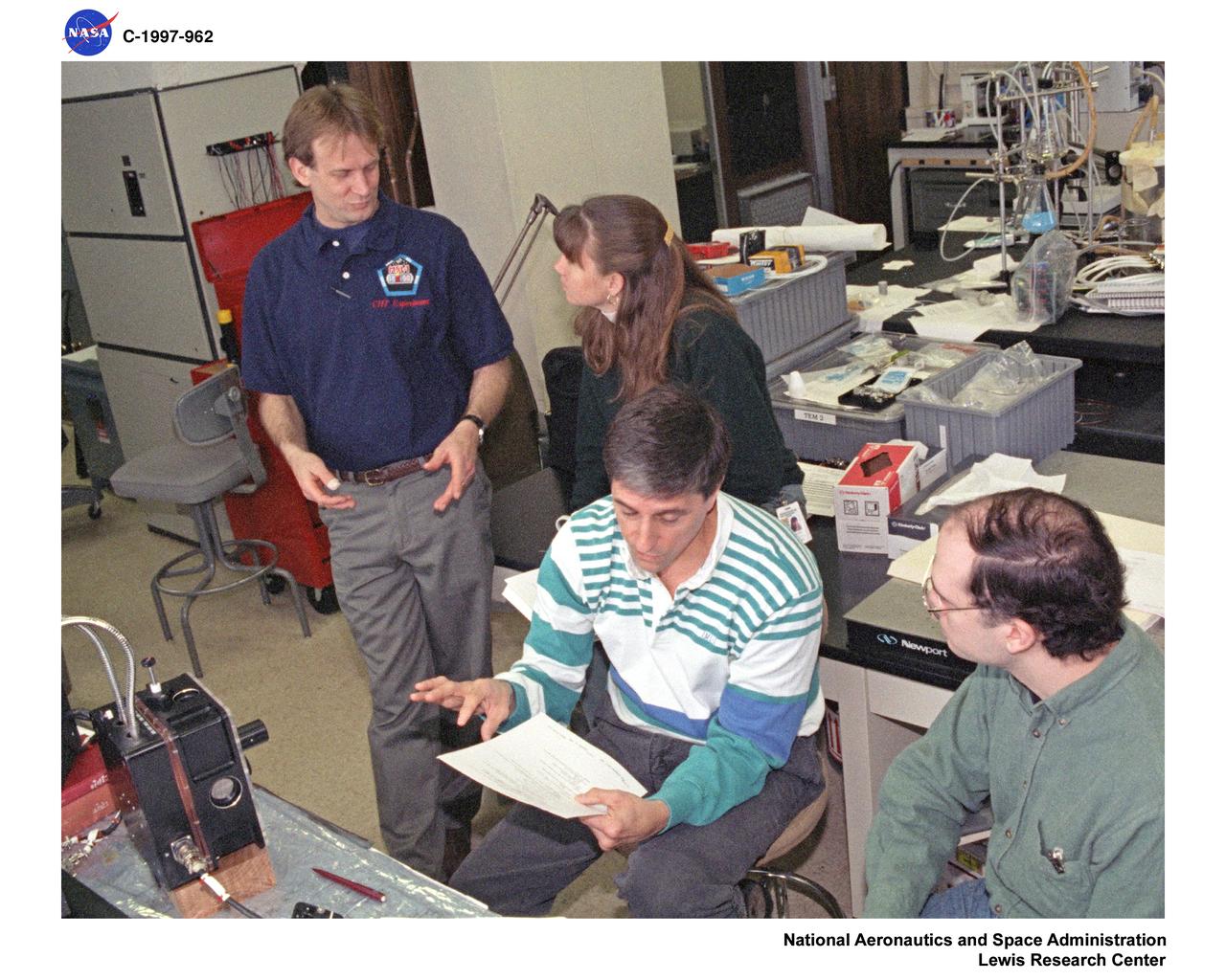 CAPILLARY DRIVEN HEAT TRANSFER EXPERIMENT MSL-1 MICROGRAVITY SCIENCE LABORATORY SHUTTLE FLIGHT STS-83 CREW TRAINING
