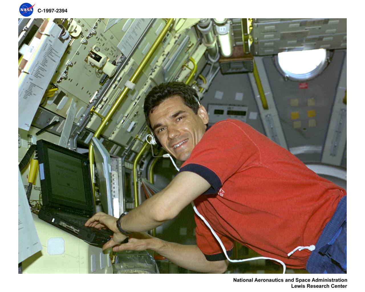 STS-83 SOFBALL AND LSP STRUCTURES OF FLAMEBALLS AT LOW LEWIS NUMBER AND LAMINATOR  SOOT PROCESSING