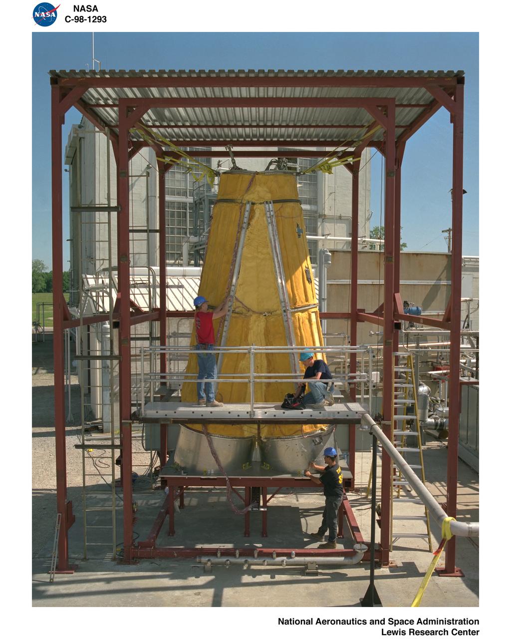 LOCKHEED MARTIN X-33 COMPOSITE TANK TESTING, HYDROGEN TANK MULTI-LOBED AT K SITE, NASA PLUM BROOK STATION