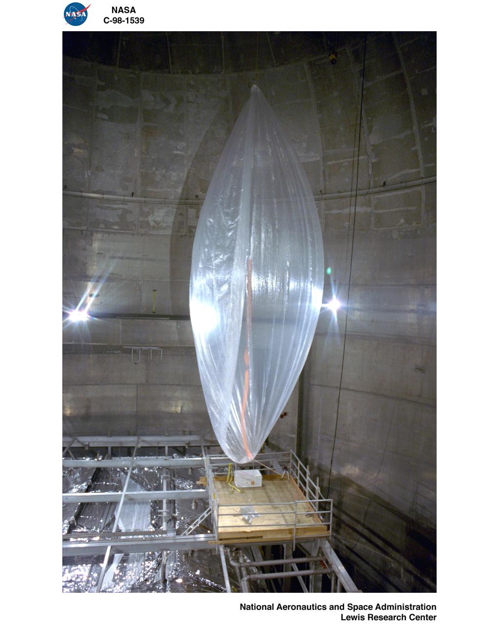 MARS BALLOON INFLATION TEST IN THE SPACE POWER FACILITY SPF AT NASA PLUM BROOK STATION