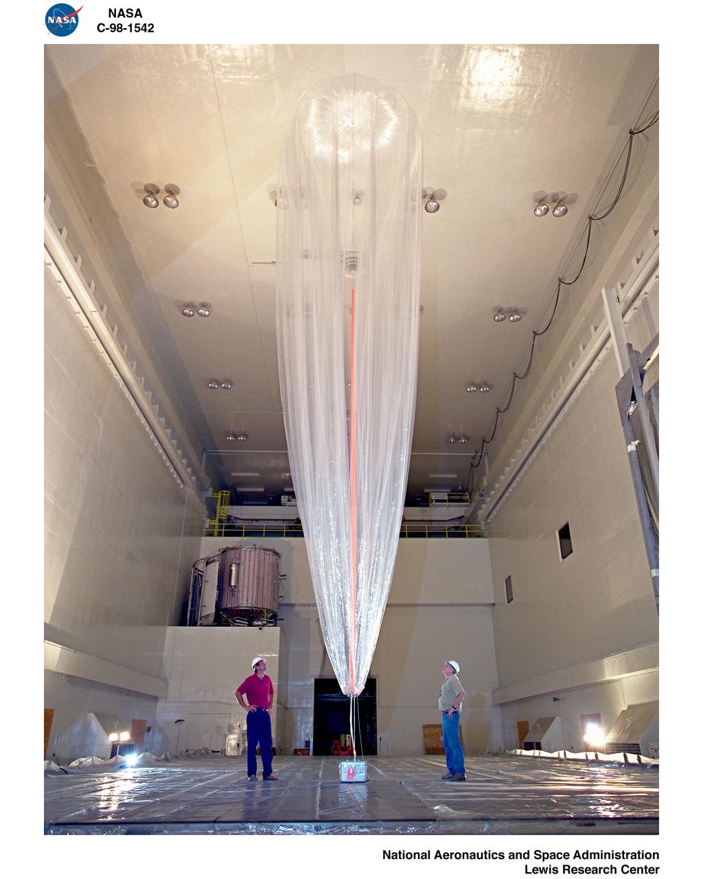 MARS BALLOON INFLATION TEST IN THE SPACE POWER FACILITY SPF AT NASA PLUM BROOK STATION