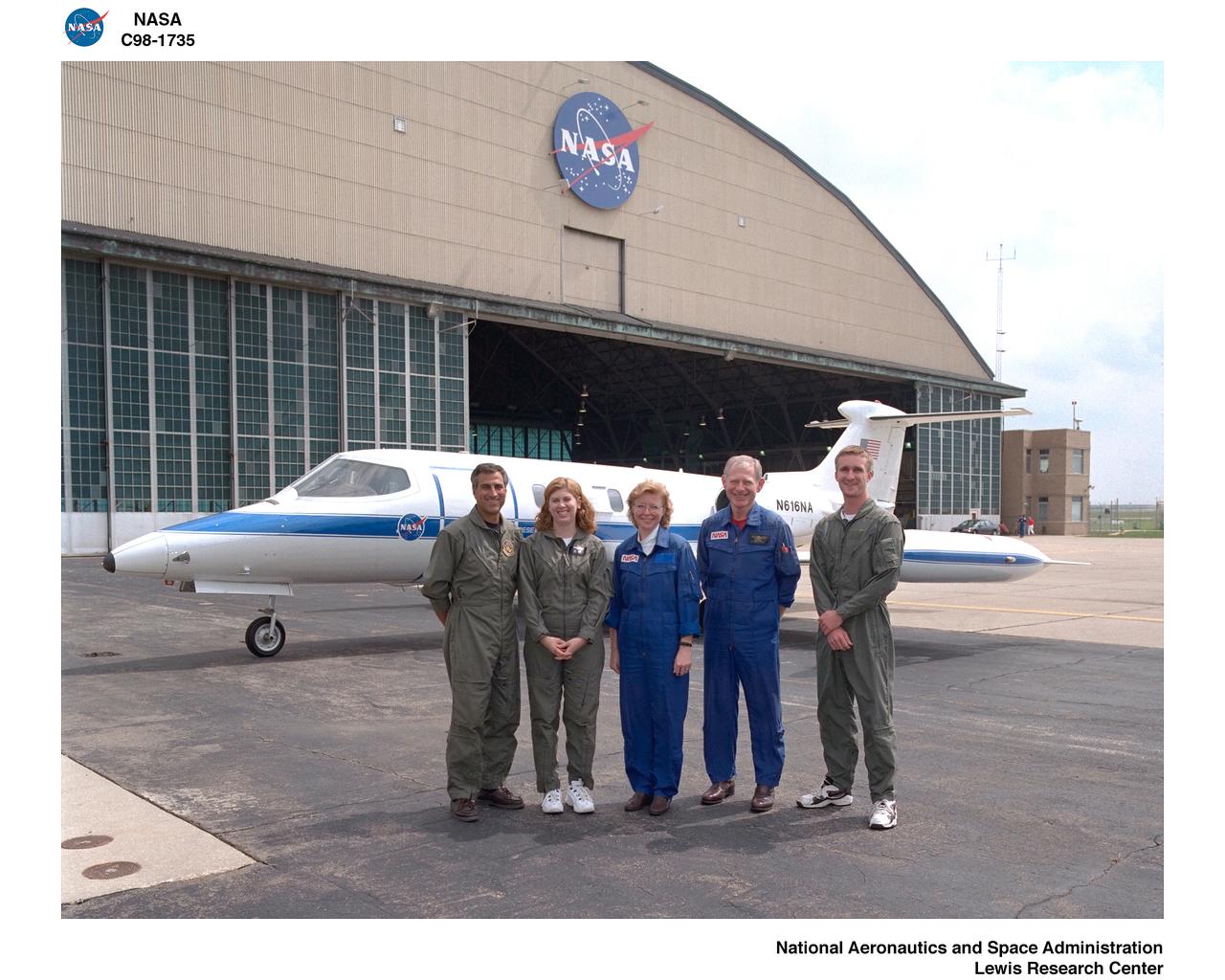 FIBER OPTIC TEMPERATURE TEST PROGRAM ON LEAR JET