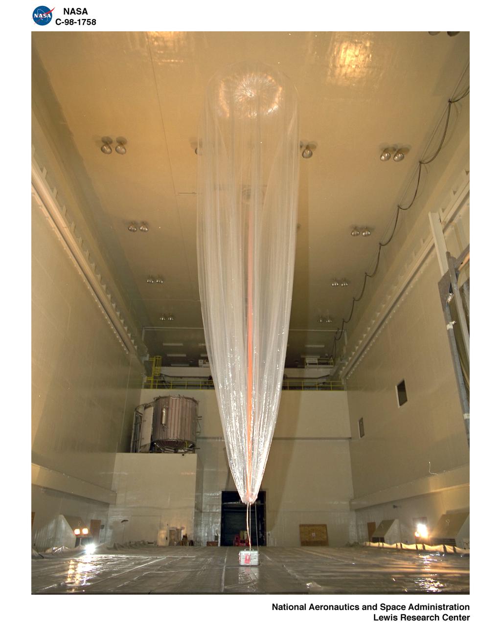MARS BALLOON INFLATION TEST IN THE SPACE POWER FACILITY SPF AT NASA PLUM BROOK STATION