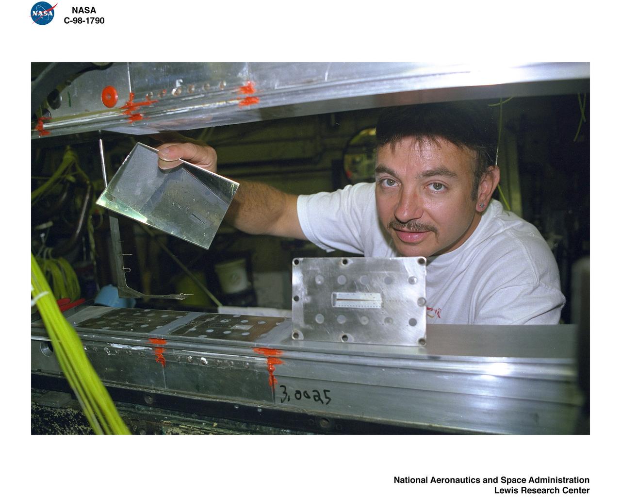 REASSEMBLY OF DUCT LAB SWT MACH 4-5 NOZZLE WITH MACH 2.0 INJECTION