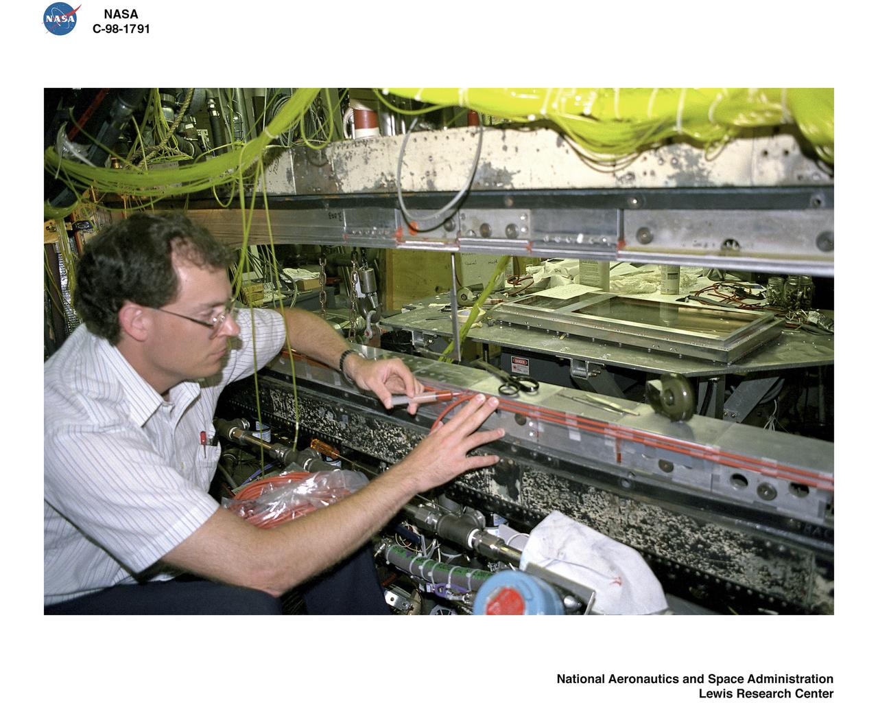 REASSEMBLY OF DUCT LAB SWT MACH 4-5 NOZZLE WITH MACH 2.0 INJECTION