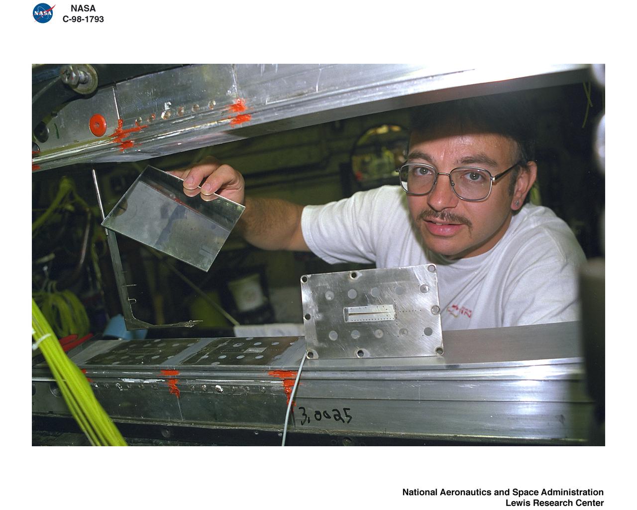 REASSEMBLY OF DUCT LAB SWT MACH 4-5 NOZZLE WITH MACH 2.0 INJECTION