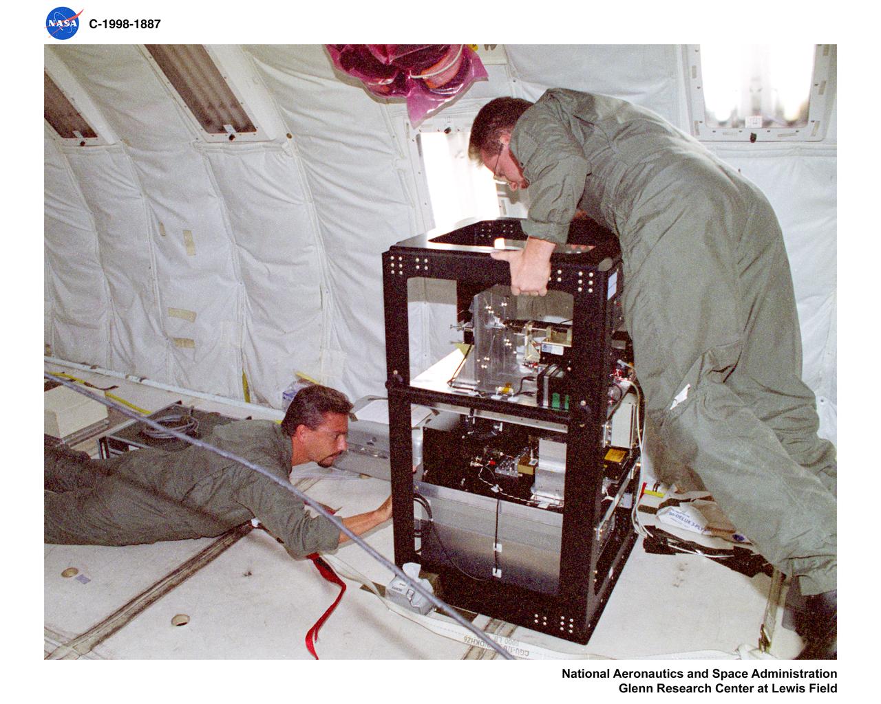 KC-135 AIRPLANE FLIGHT AT LEWIS RESEARCH CENTER DURING WEEK OF AUGUST 17 THROUGH 22 1998