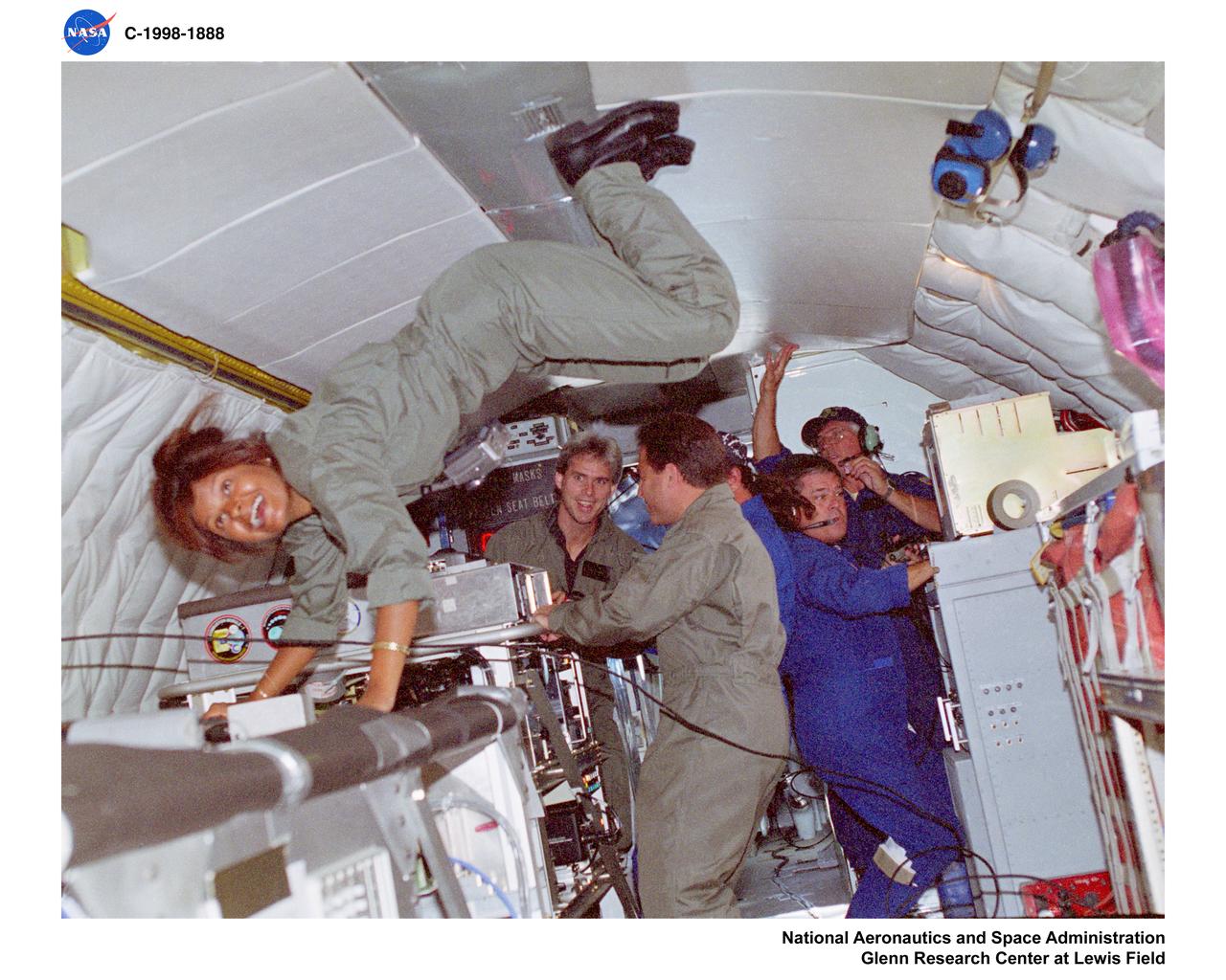 KC-135 AIRPLANE FLIGHT AT LEWIS RESEARCH CENTER DURING WEEK OF AUGUST 17 THROUGH 22 1998