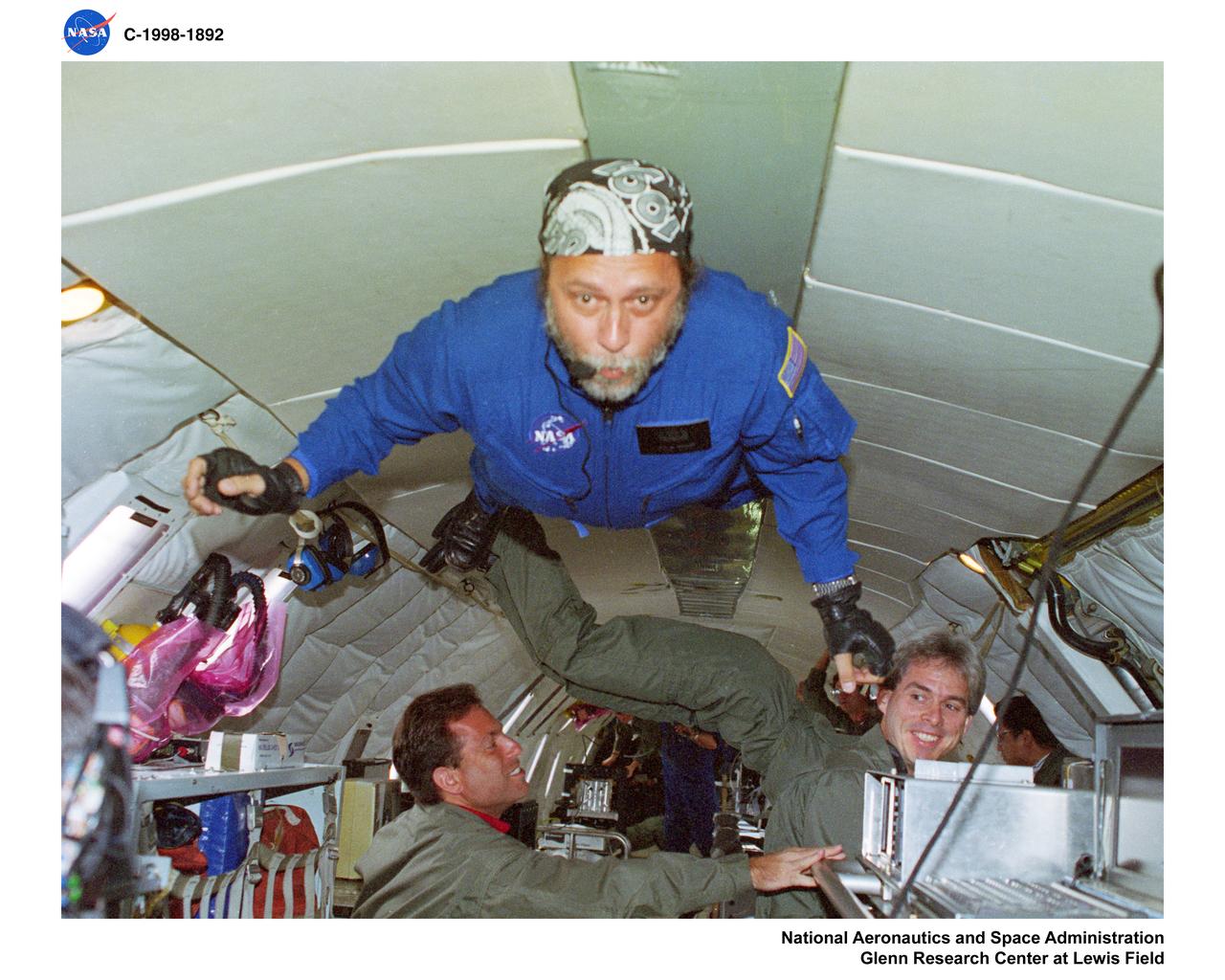 KC-135 AIRPLANE FLIGHT AT LEWIS RESEARCH CENTER DURING WEEK OF AUGUST 17 THROUGH 22 1998