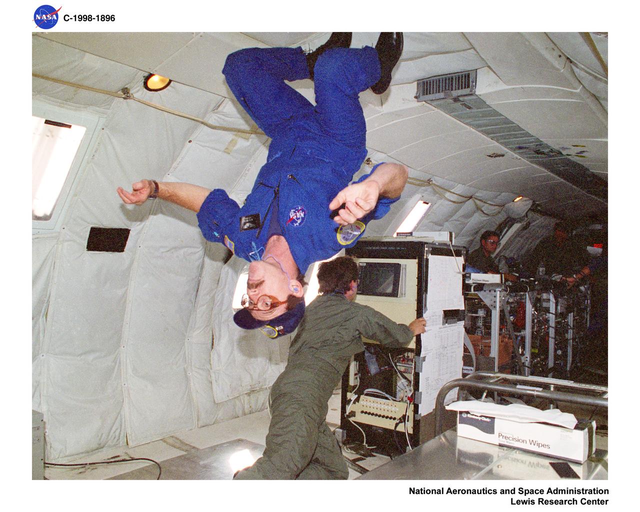 KC-135 AIRPLANE FLIGHT AT LEWIS RESEARCH CENTER DURING WEEK OF AUGUST 17 THROUGH 22 1998