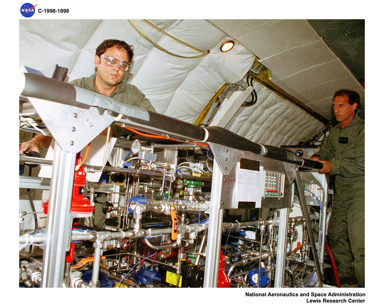 KC-135 AIRPLANE FLIGHT AT LEWIS RESEARCH CENTER DURING WEEK OF AUGUST 17 THROUGH 22 1998