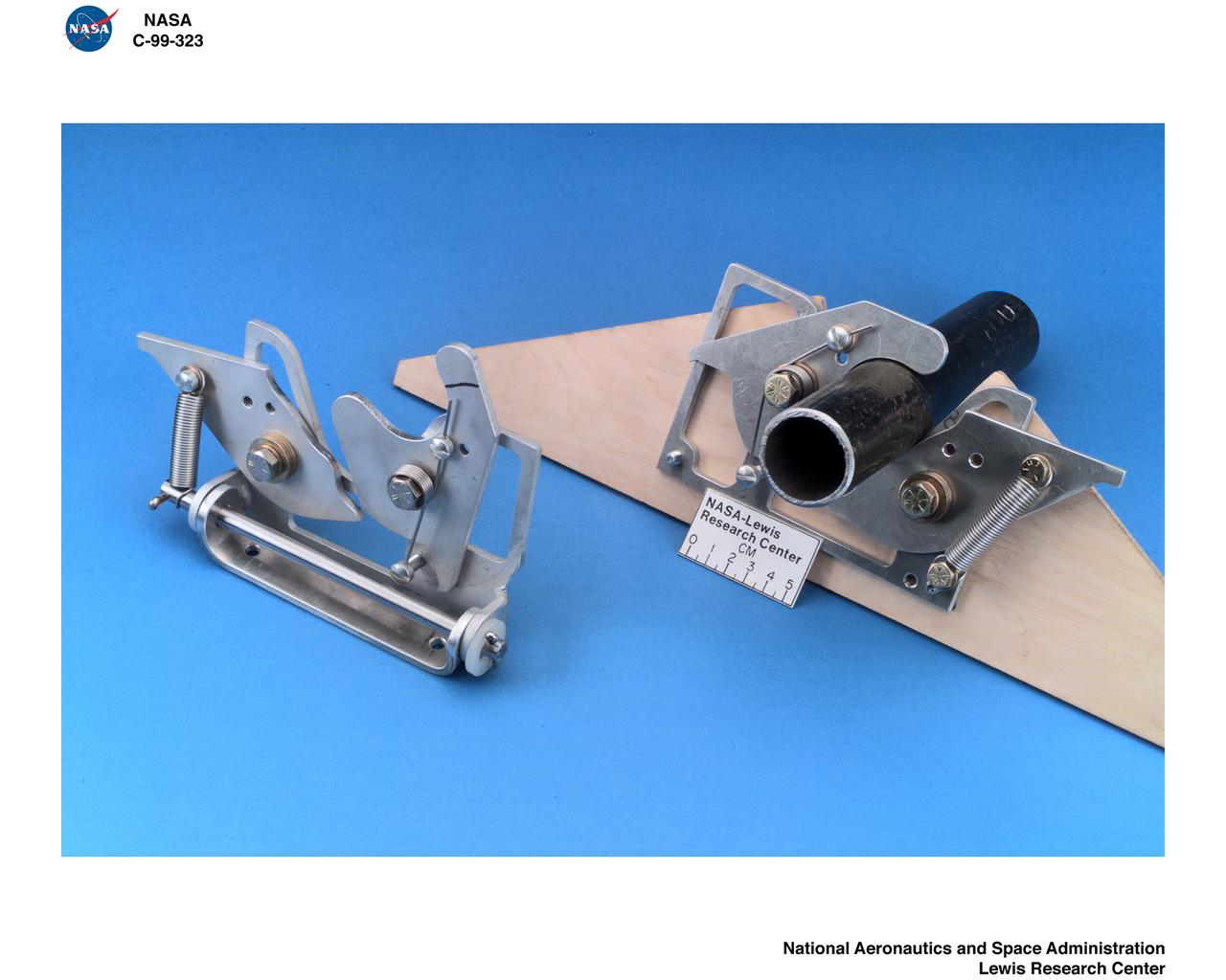 PASSIVE PIPE LATCHING SYSEM FOR 1999 FIRST ROBOT - FOR INSPIRATION AND RECOGNITION OF SCIENCE AND TECHNOLOGY