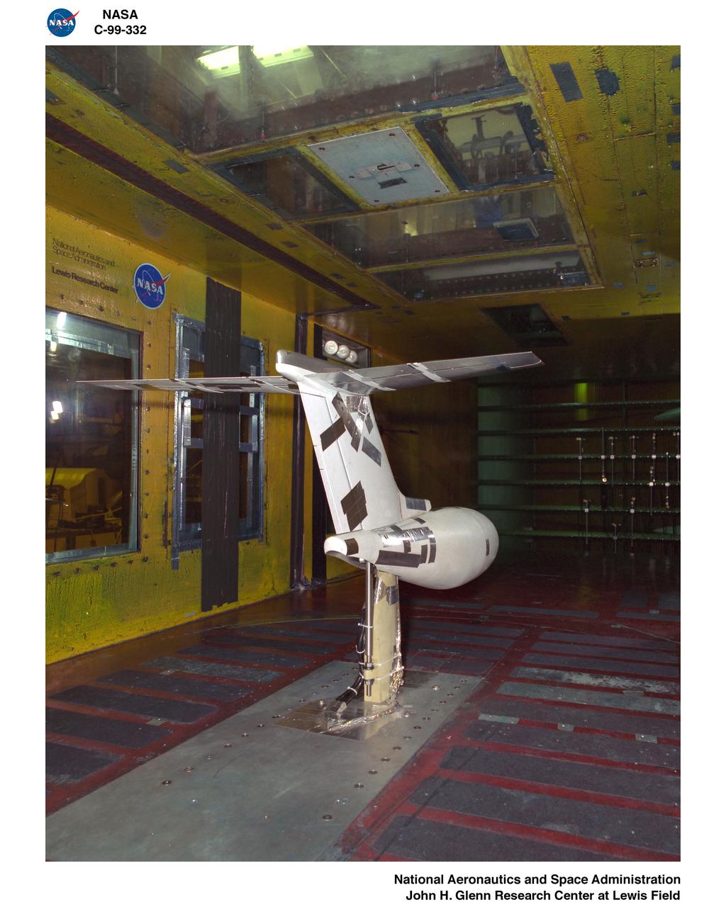 WICHITA STATE UNIVERSITY / ICING RESEARCH TUNNEL IMPINGMENT DYE TEST