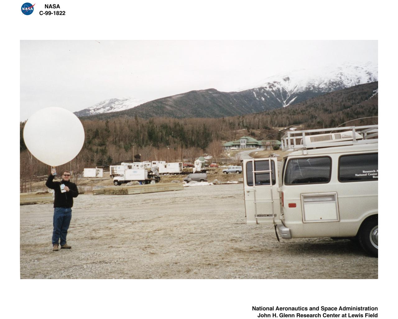 MWISP - MT WASHINGTON ICING SENSORS PROJECT - RADIOSONDE LAUNCH