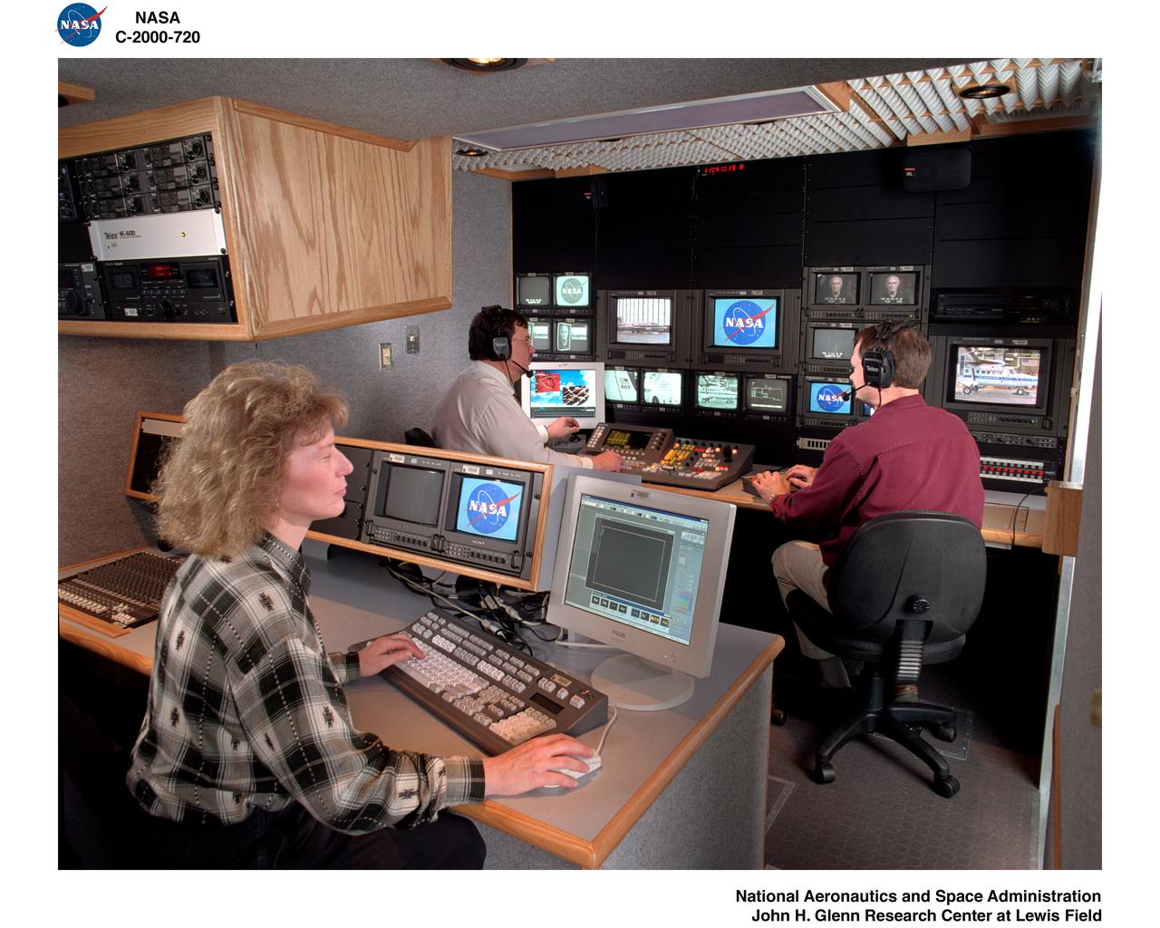 MTPV - MOBILE TELEVISION PRODUCTION VEHICLE - INTERIOR