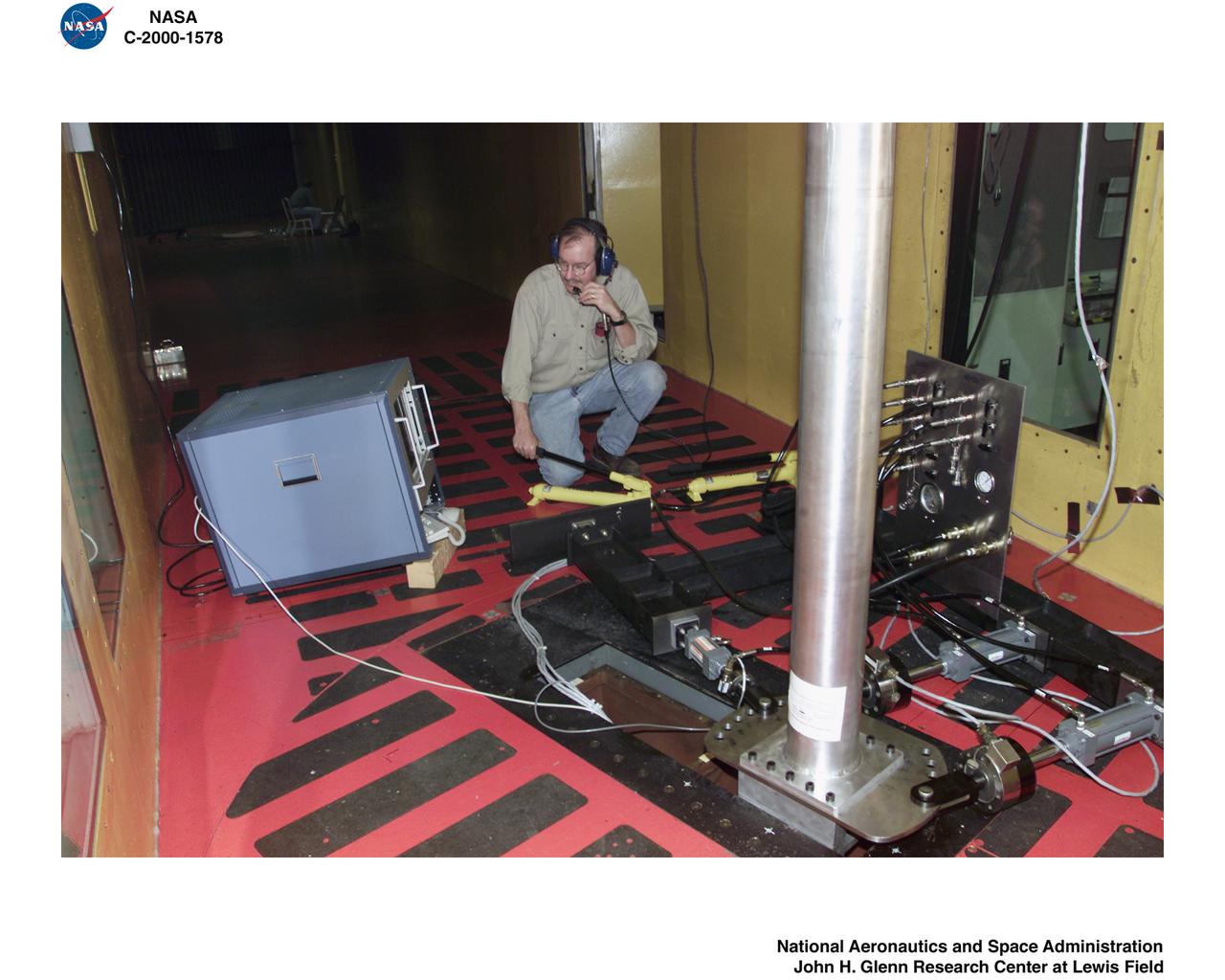 ICING RESEARCH TUNNEL IRT FORCE BALANCE CALIBRATION HARDWARE