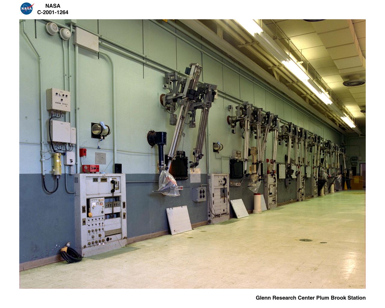 PLUM BROOK REACTOR FACILITY / MANIPULATOR ARM CONTROL ROOM