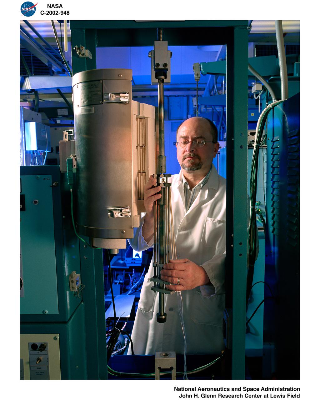 CREEP TEST FRAME / THREE ZONE SPLIT FURNACE WITH EXTENSOMETER