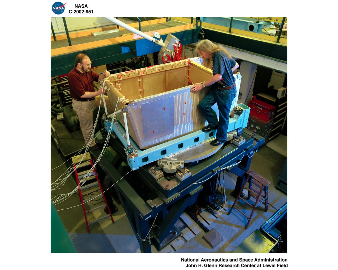 FLUIDS AND COMBUSTION FACILITY RACK IN THE STRUCTURAL DYNAMICS LAB
