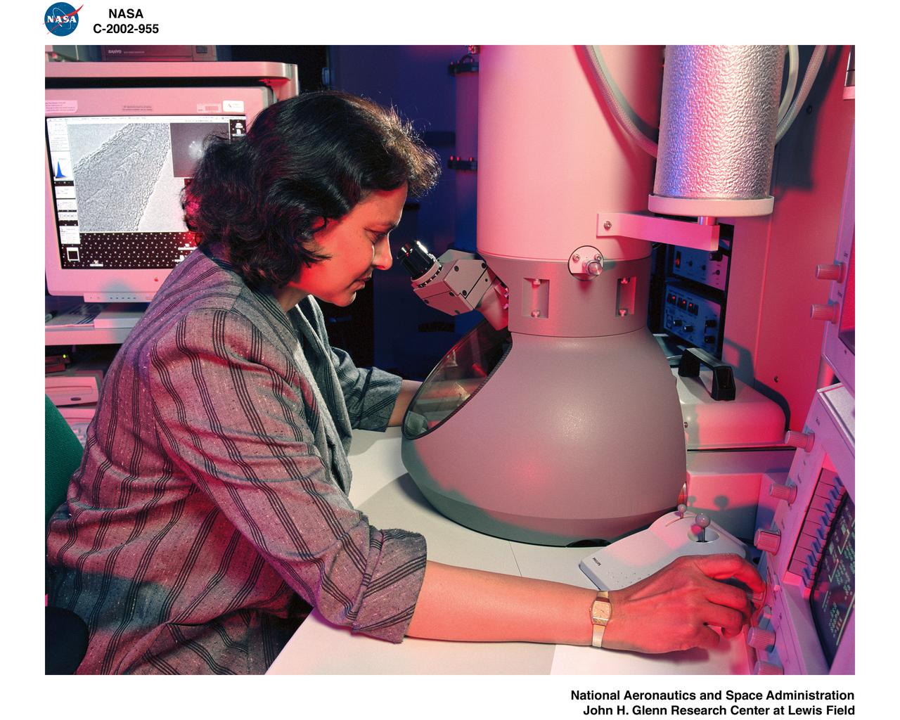 TRANSMISSION ELECTRON MICROSCOPE / TEM