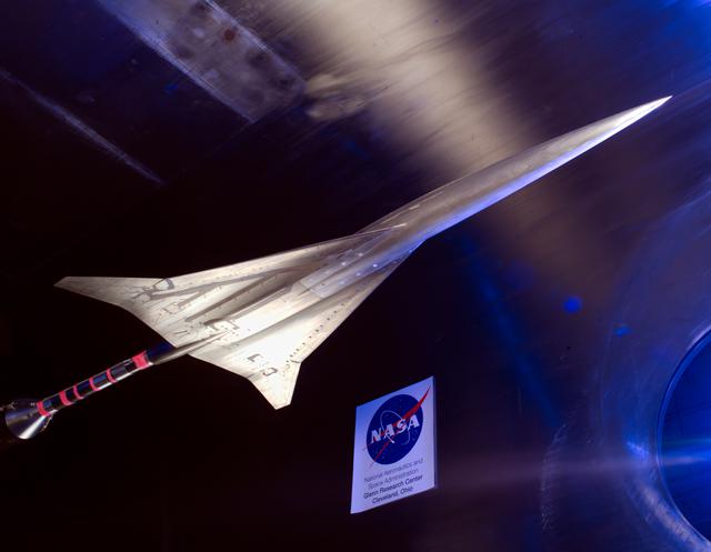 NASA image: NASA GLENN/NASA LANGLEY LOADS COMPARISON TEST WITH 6 COMPONENT FORCE/MOMENT BALANCE AND 1.7% HIGH SPEED RESEARCH MODEL 5.