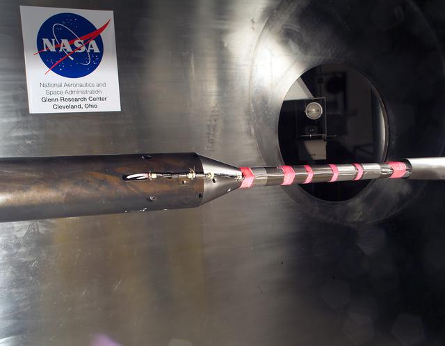 NASA image: NASA GLENN/NASA LANGLEY LOADS COMPARISON TEST WITH 6 COMPONENT FORCE/MOMENT BALANCE AND 1.7% HIGH SPEED RESEARCH MODEL 5.