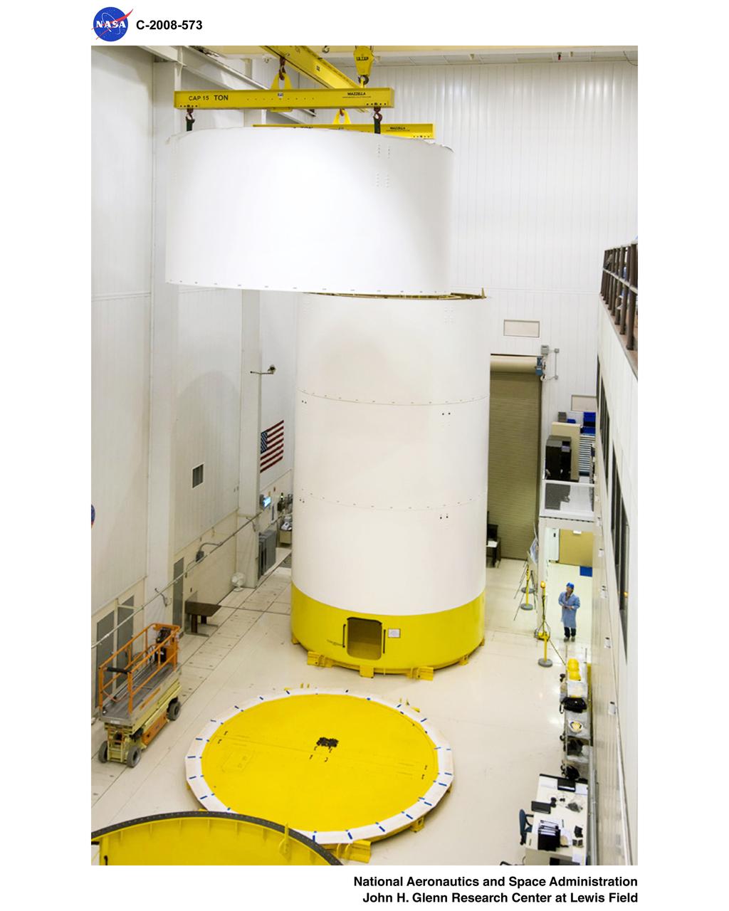 Operation to stack Ares 1-X Segment US5 onto US4