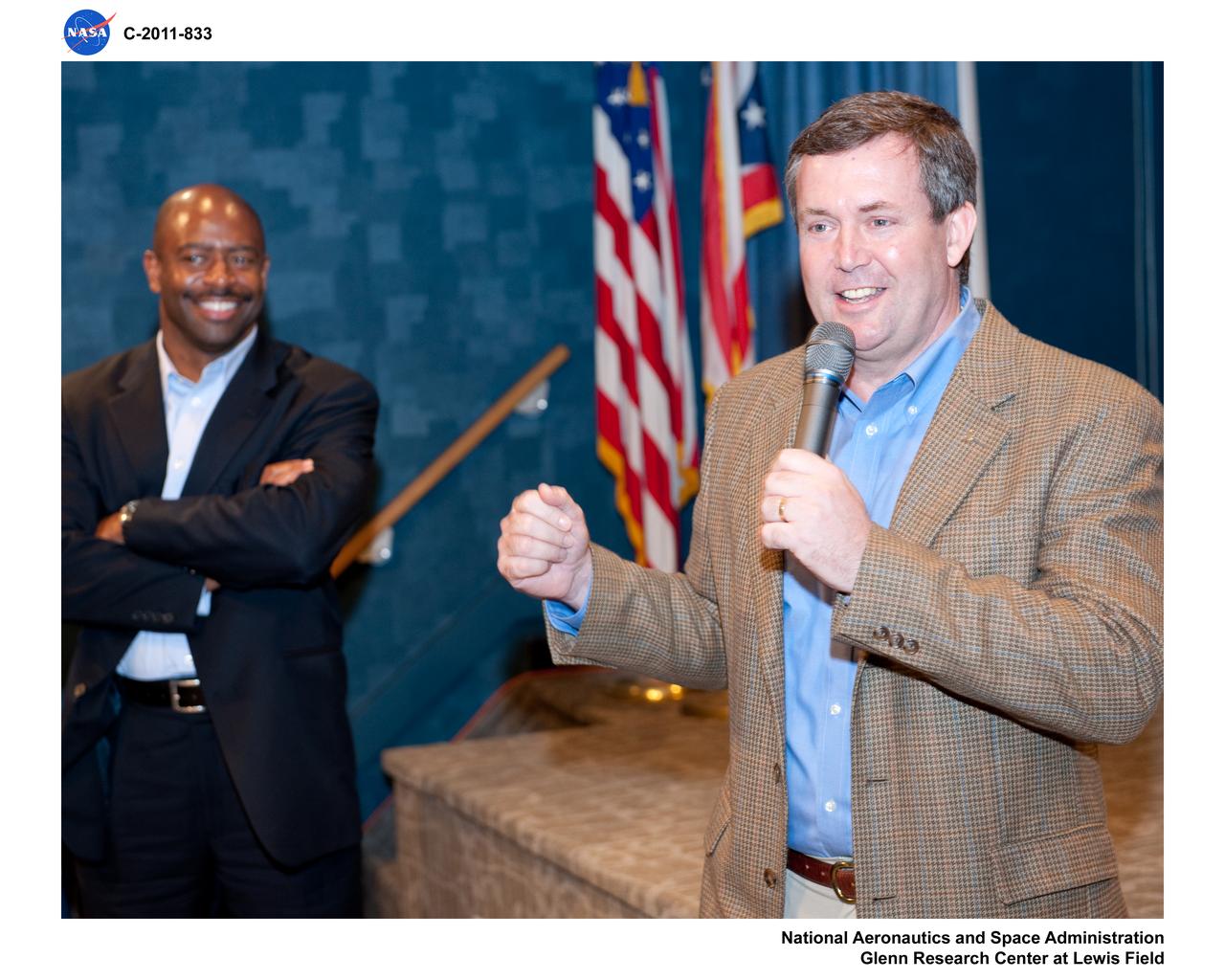 Associate Administrator for Education Presents a Farewell Momento to the Acting External Programs Division Chief