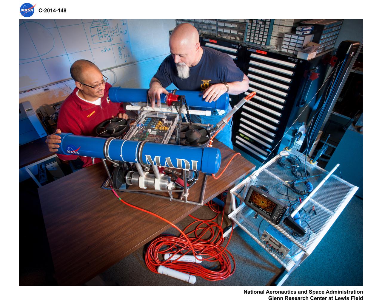 Mobile And Remote Sensing Laboratory (MARS), MARS lab aquatic decent instrument platform (MADI)