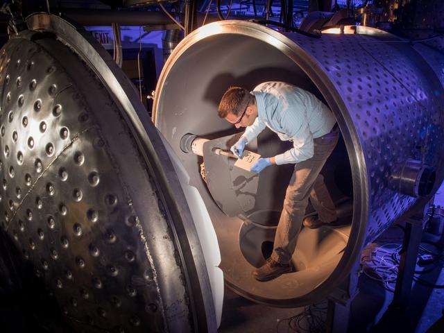 NASA image: Vapor Deposition Rig