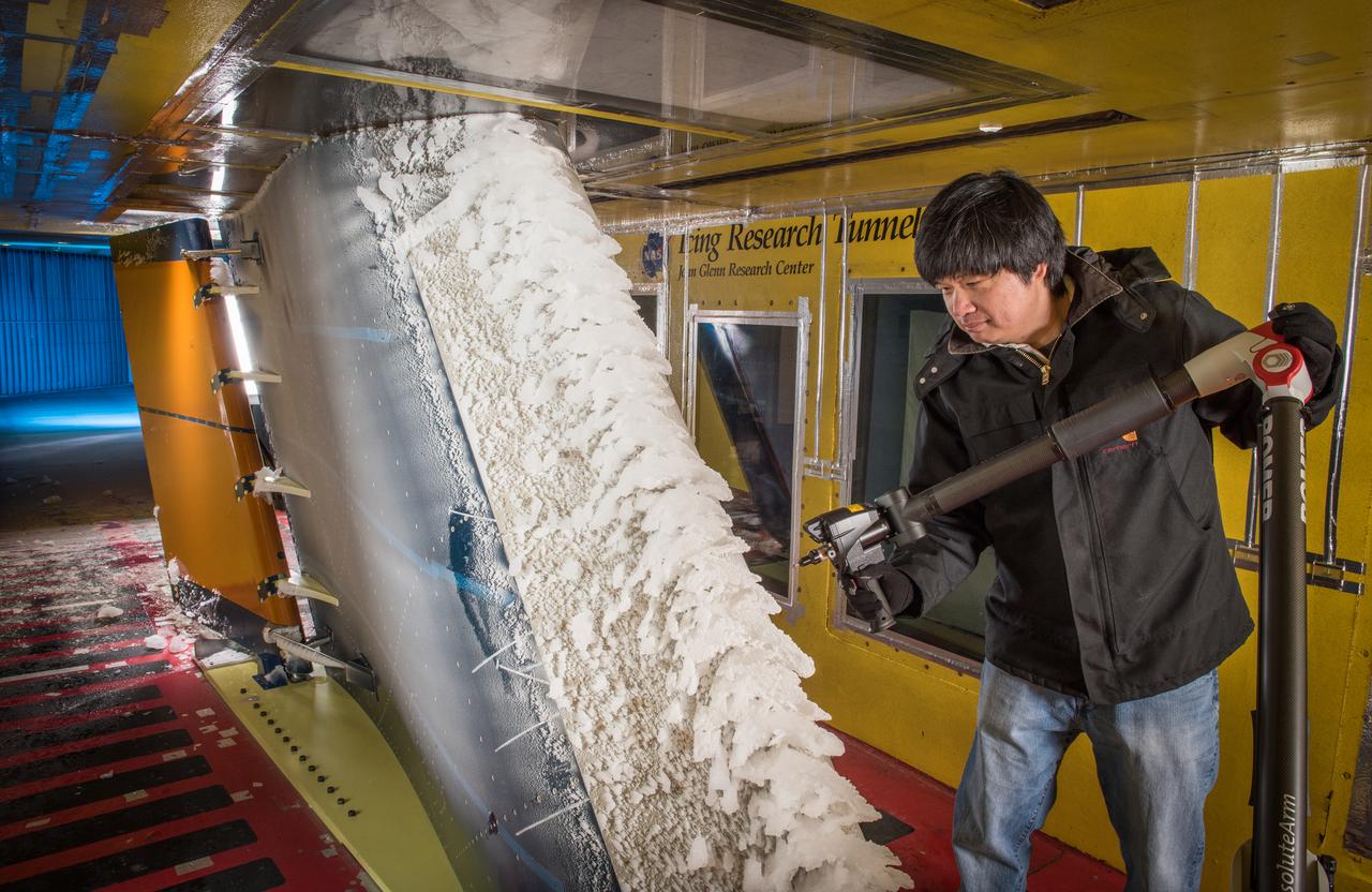 Common Research Model, CRM, in the Icing Research Tunnel, IRT