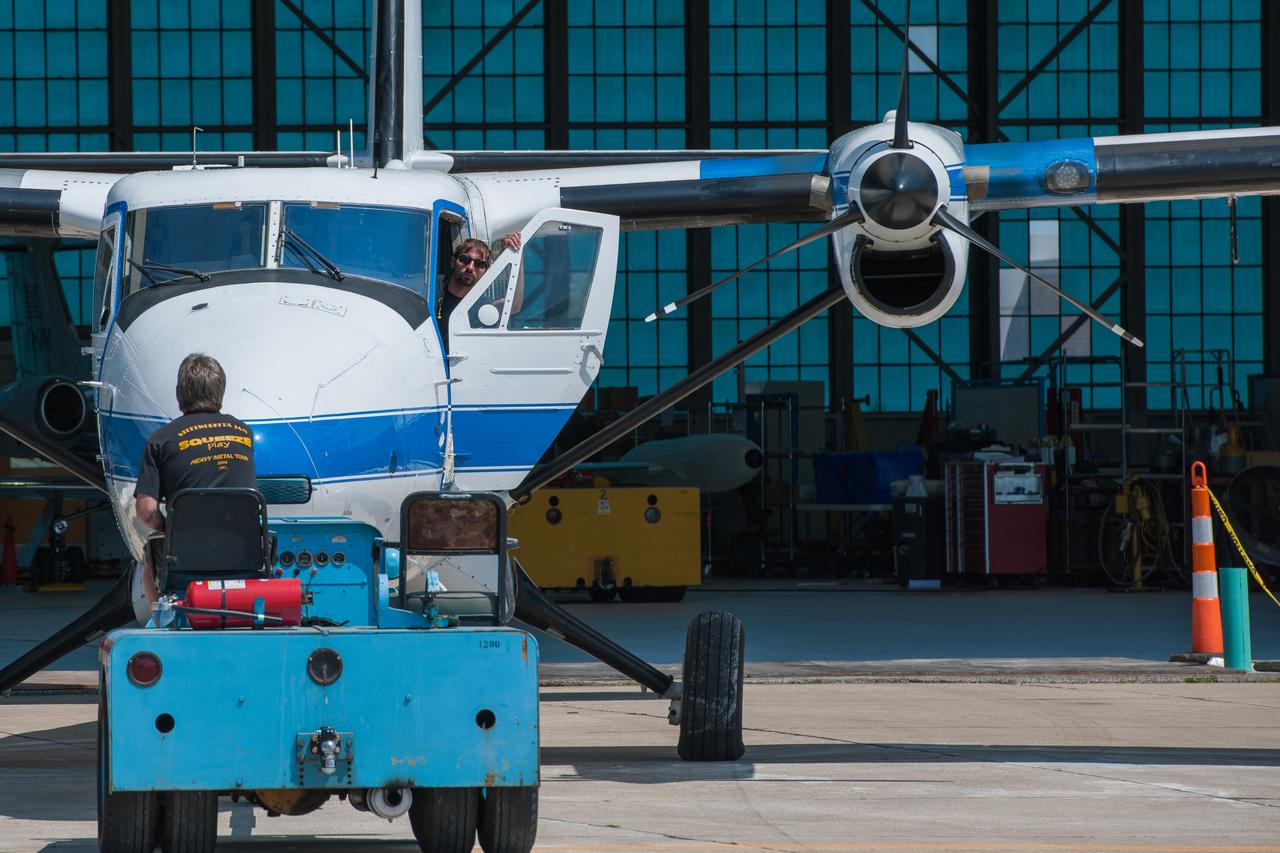 Aircraft mechanics reposition the Twin Otter after a research flight. The aircraft was used to gather data from Lake Erie for the Algae Bloom Project.